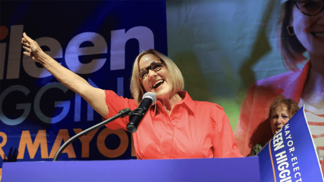 Migranti, casa e diritti LGBTIQ+: Miami elegge la democratica Higgins e sfida la deriva neofascista USA - Eileen Higgins LGBT - Gay.it