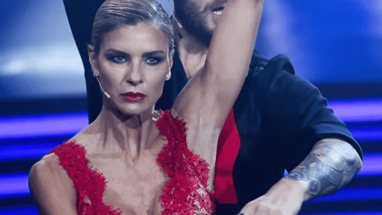 Ballando con le Stelle 2025, Martina Colombari mostra un livido in viso prima della semifinale: ecco cosa è successo