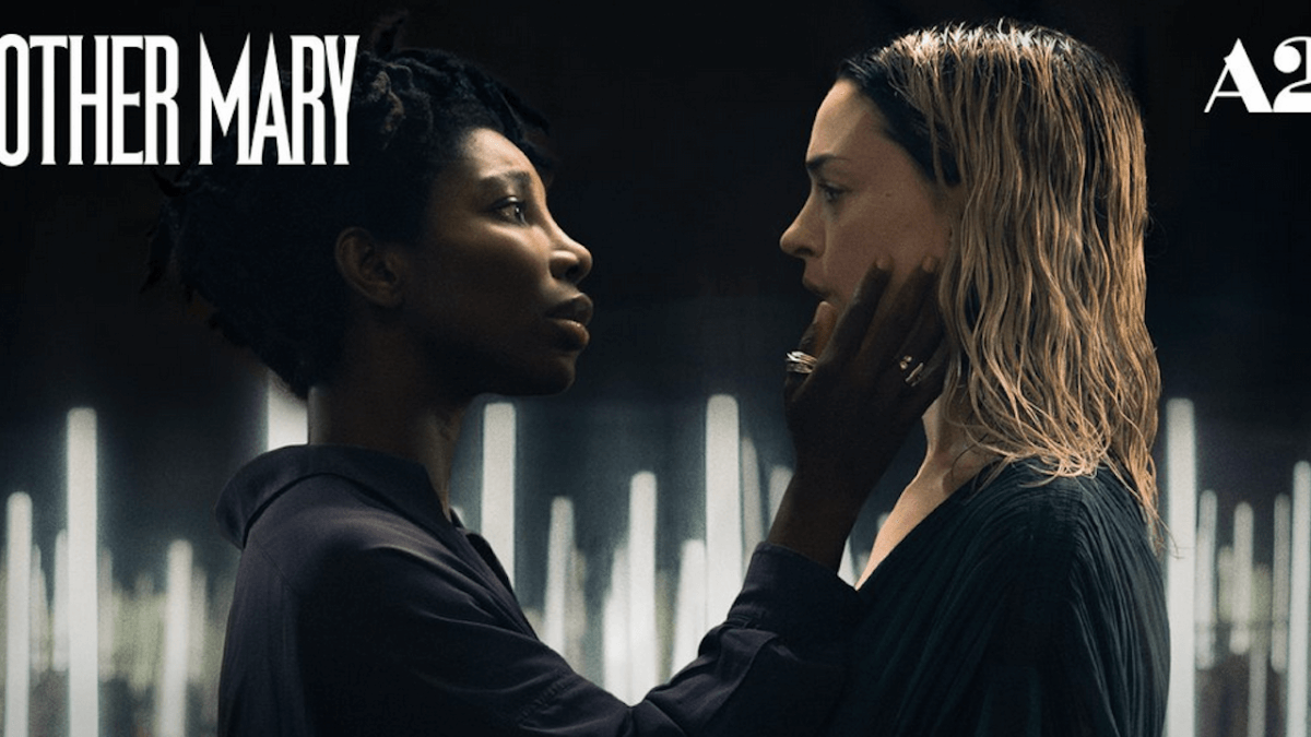 Mother Mary, Anne Hathaway e Michaela Coel coppia queer nell’horror di David Lowery. L’inquietante trailer