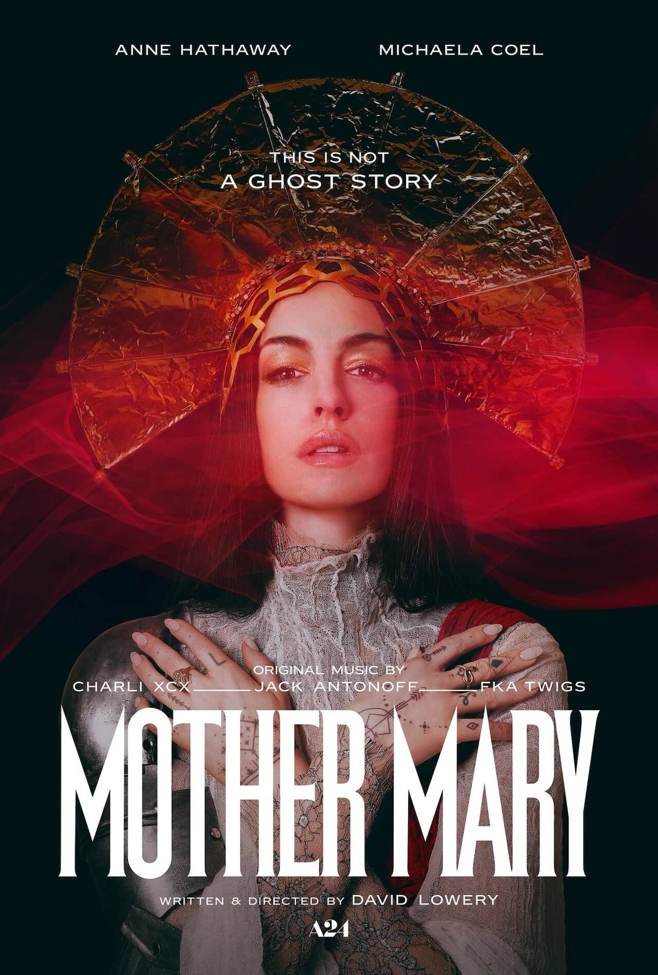 Mother Mary, Anne Hathaway e Michaela Coel coppia queer nell'horror di David Lowery. L'inquietante trailer - Mother Mary poster - Gay.it