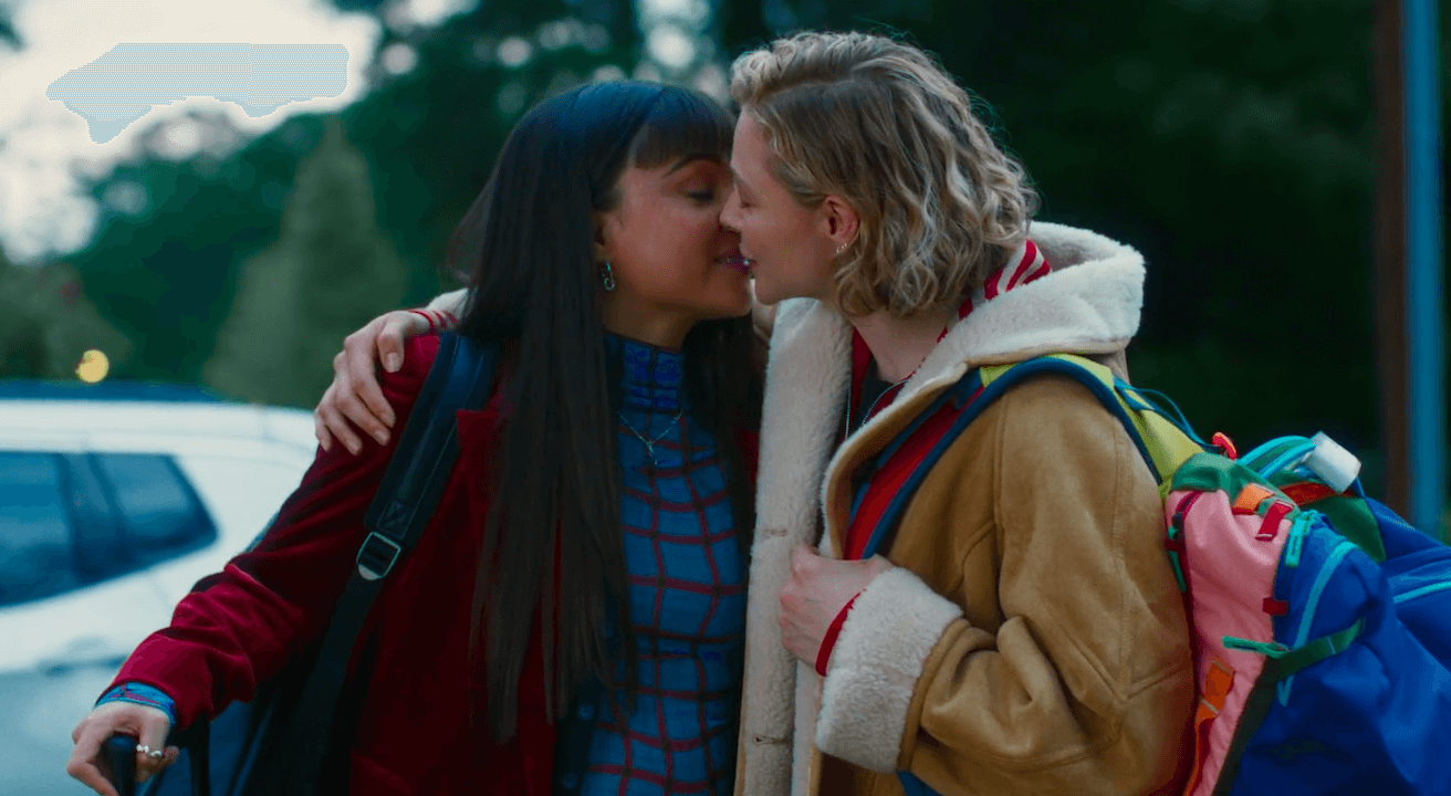 Oh. What. Fun, la commedia queer natalizia con Michelle Pfeiffer e Chloë Grace Moretz