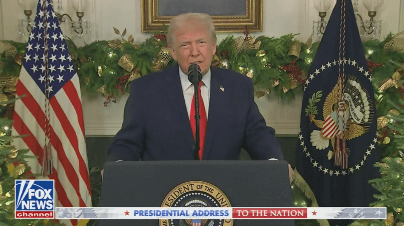 Trump e il transfobico discorso alla nazione: “Avevamo uomini che giocavano negli sport femminili” (VIDEO)