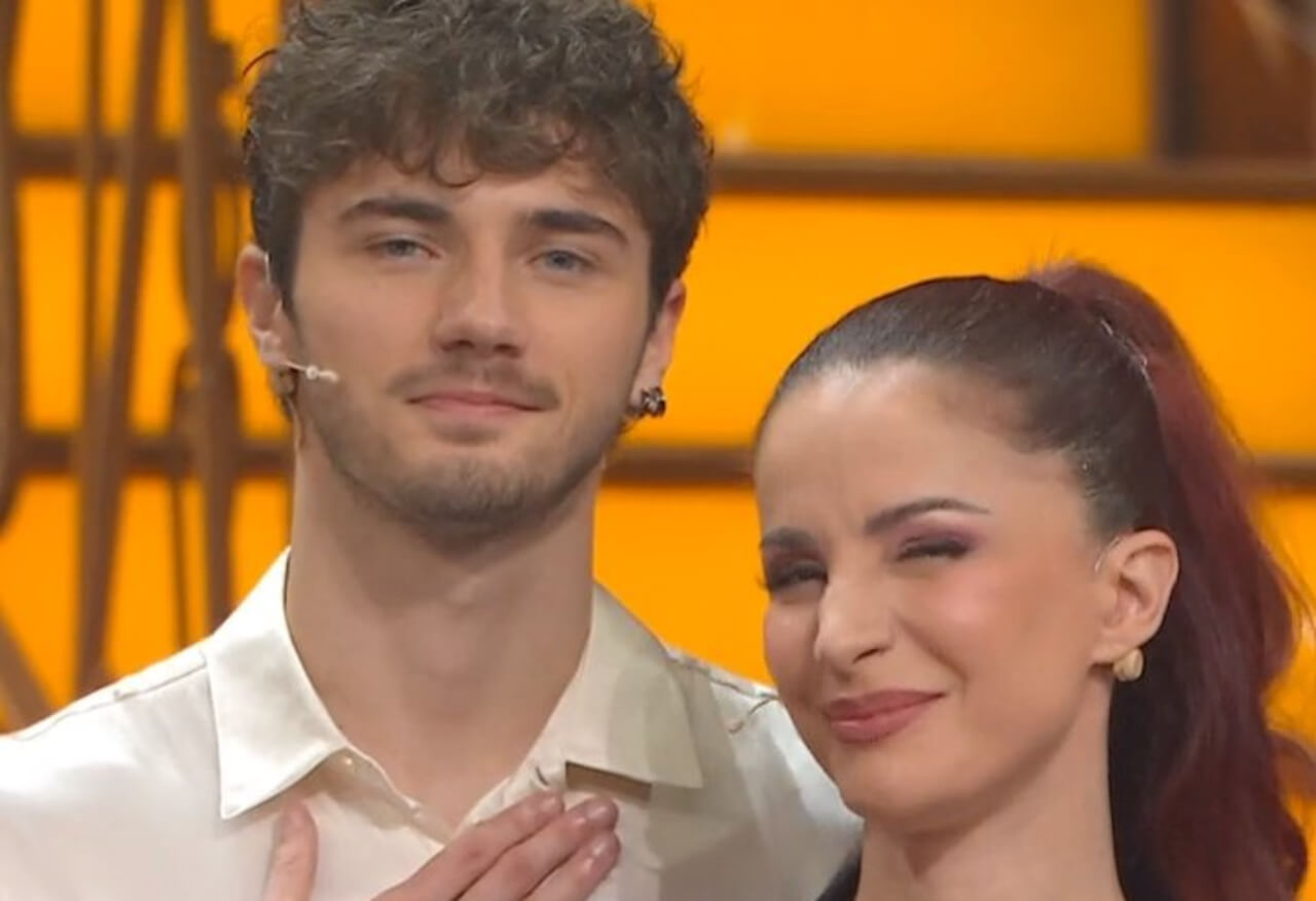 Ascolti TV 13 dicembre 2025, Ballando con le Stelle contro Il Volo – tutti per uno: chi ha vinto? Ecco i dati auditel