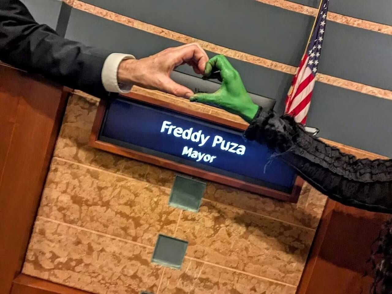 Culver City, la città dove venne girato Il Mago di Oz ha eletto il suo primo sindaco gay dichiarato - freddy puza elphaba - Gay.it