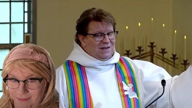 Phillippa Phaneuf, dal pulpito la pastora fa coming out come donna trans: "Rinuncio a fingere di essere un uomo" - pastora fa coming out come donna trans dal pulpito - Gay.it