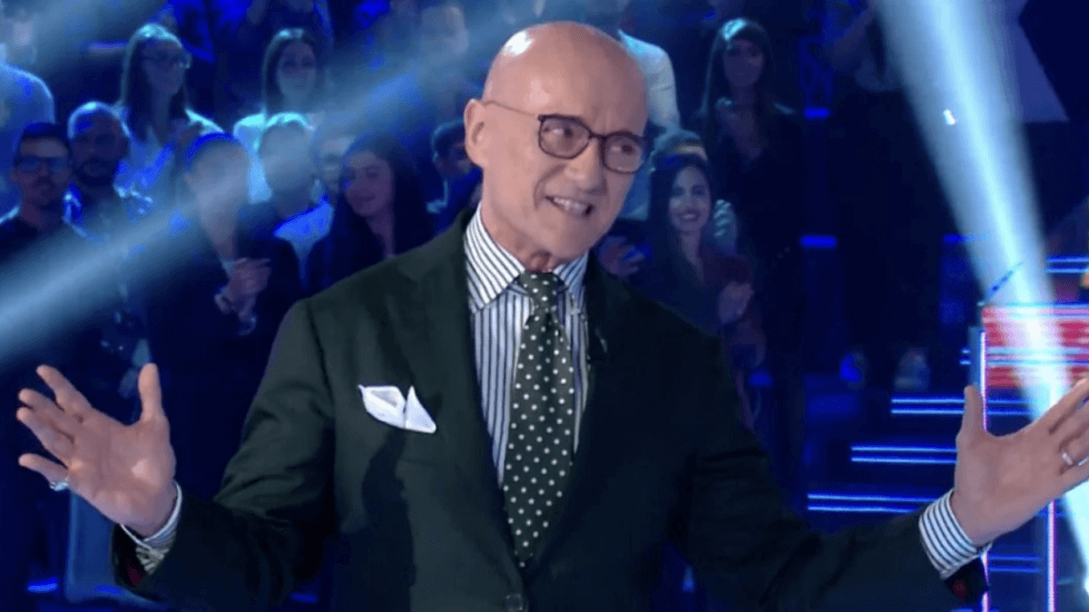 Signorini rompe il silenzio dopo le accuse di Fabrizio Corona: “Tutto in mano ai miei legali”
