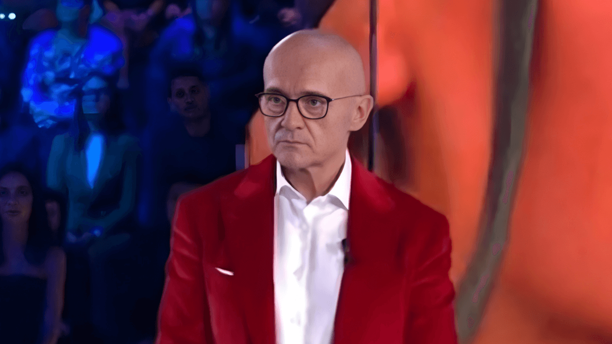 Alfonso Signorini ha disattivato il suo profilo di Instagram: “rammaricato per la montagna di fango che lo ha investito”