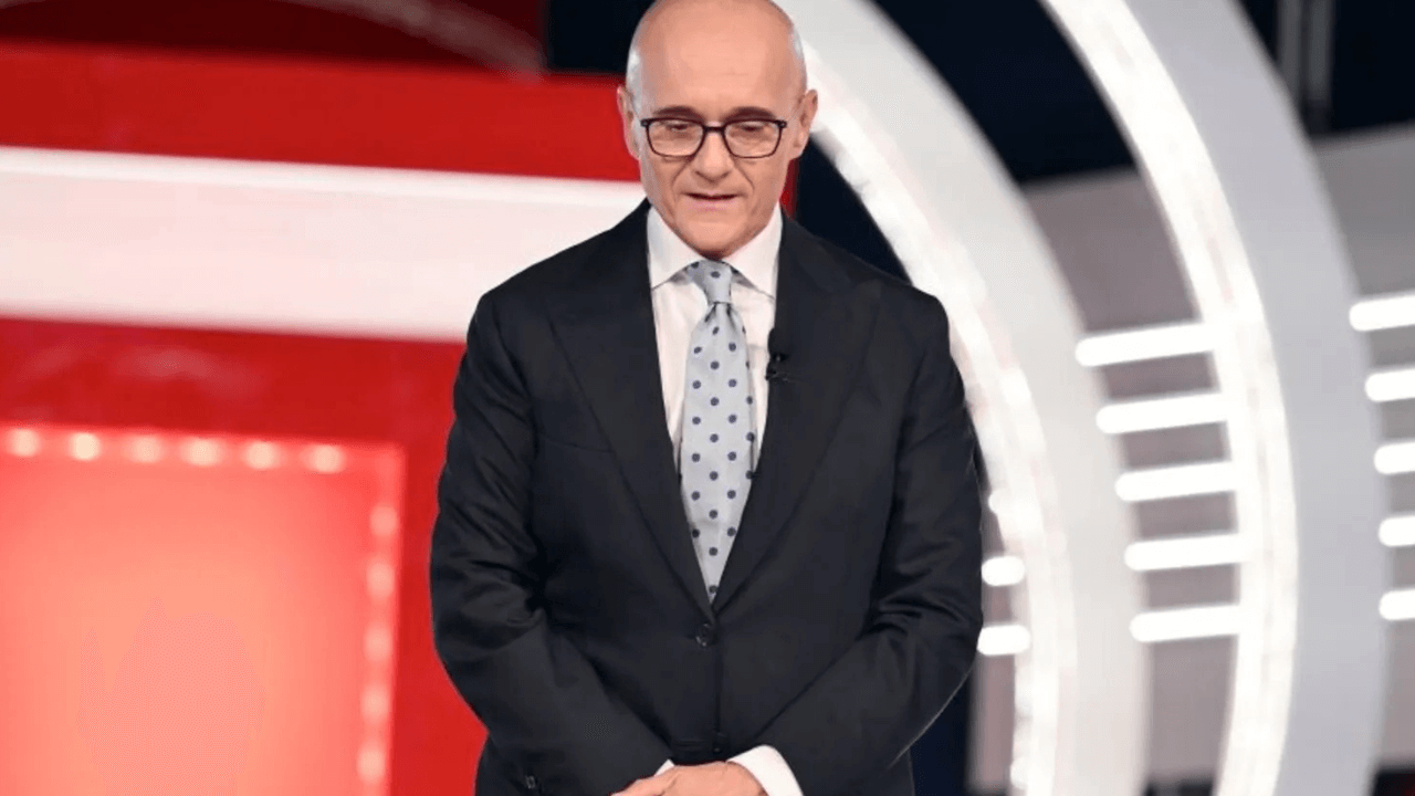 Alfonso Signorini si autosospende da Mediaset