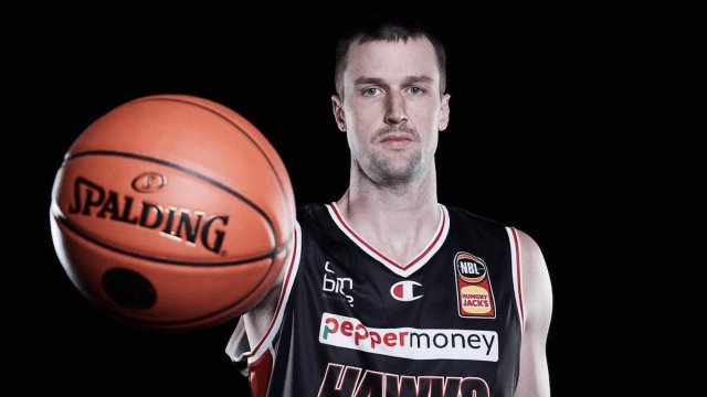 AJ Ogilvy, l'ex cestista australiano fa coming out: "Ora sono a mio agio" (VIDEO) - AJ Ogilvy lex cestista australiano fa coming out - Gay.it