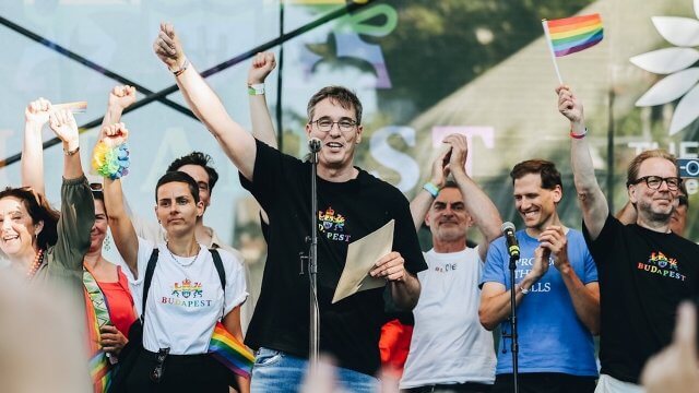 Budapest, il sindaco Gergely Karácsony incriminato per il Pride: "Mi rifiuto di essere intimidito, continuerò a lottare" - Budapest il sindaco Gergely Karacson - Gay.it
