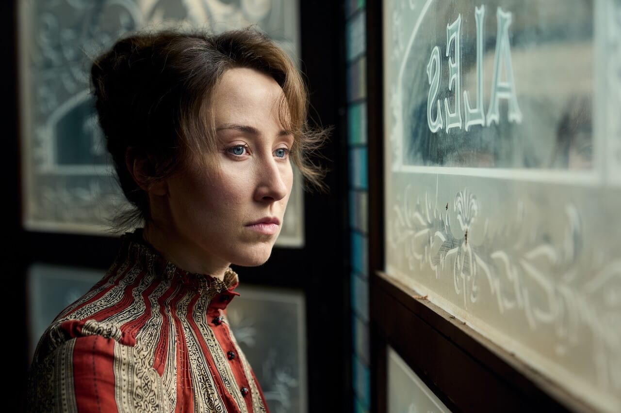 Erin Doherty di Adolescence e la storia d'amore con Sinéad Donnelly: "Siamo un cliché lesbico" - Erin Doherty - Gay.it