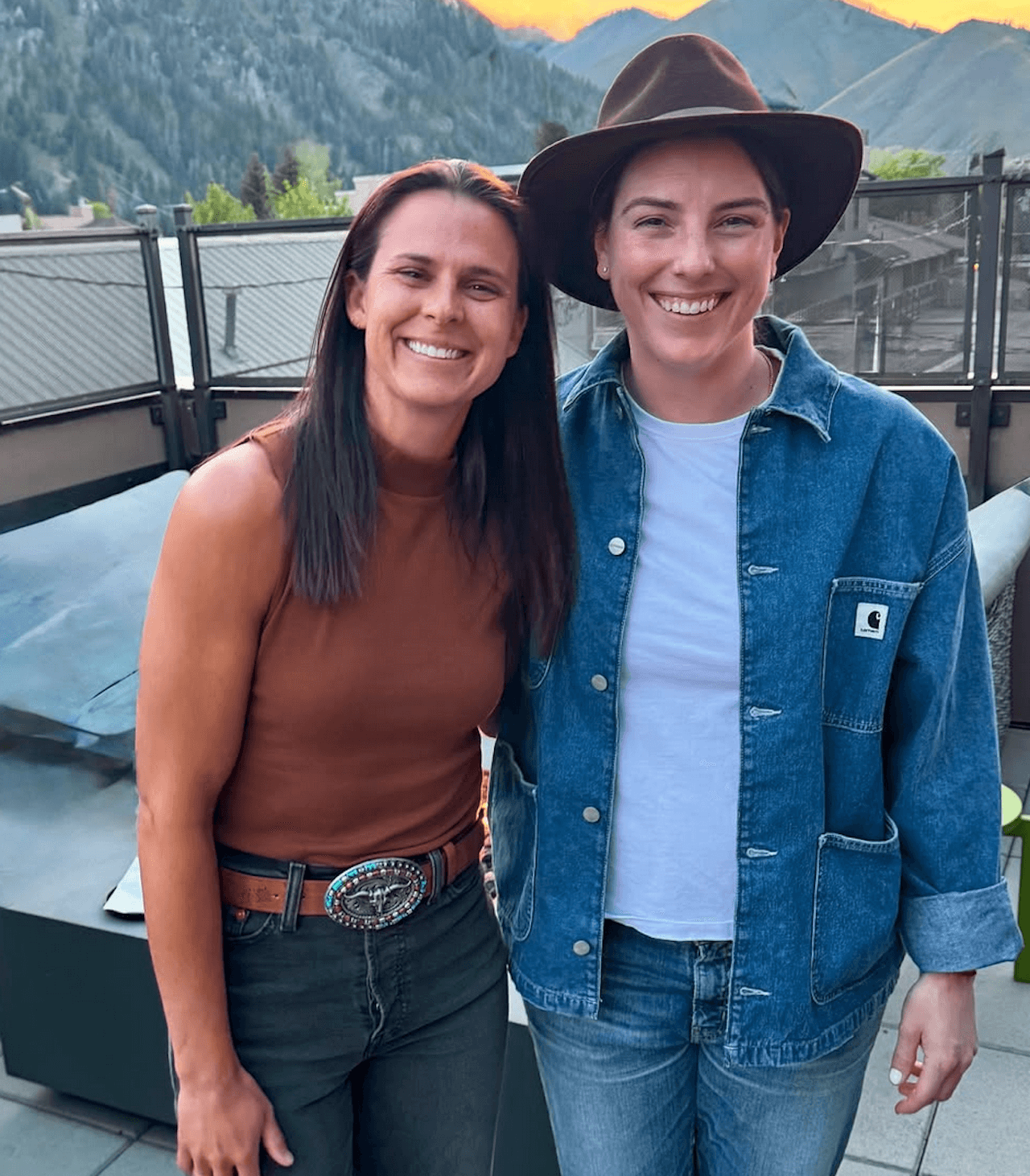 Milano Cortina 2026, è record di atleti dichiaratamente LGBTQIA+ in gara alle Olimpiadi Invernali - Hilary Knight e Brittany Bowe - Gay.it