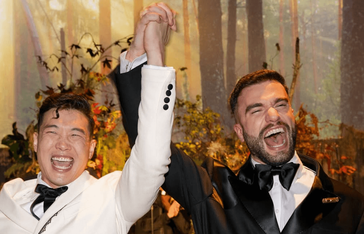 Joel Kim Booster ha sposato John Michael Sudsina: "Non mi sono mai sentito così sicuro e così amato" - Joel Kim Booster ha sposato John Michael Sudsina 1 - Gay.it