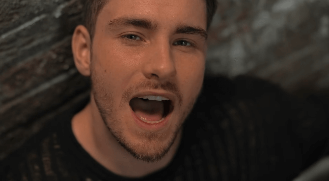 Chi è Julien Lieb, 26enne che canta in francese Due Vite di Marco Mengoni con Laura Pausini? (VIDEO) - Julien Lieb - Gay.it