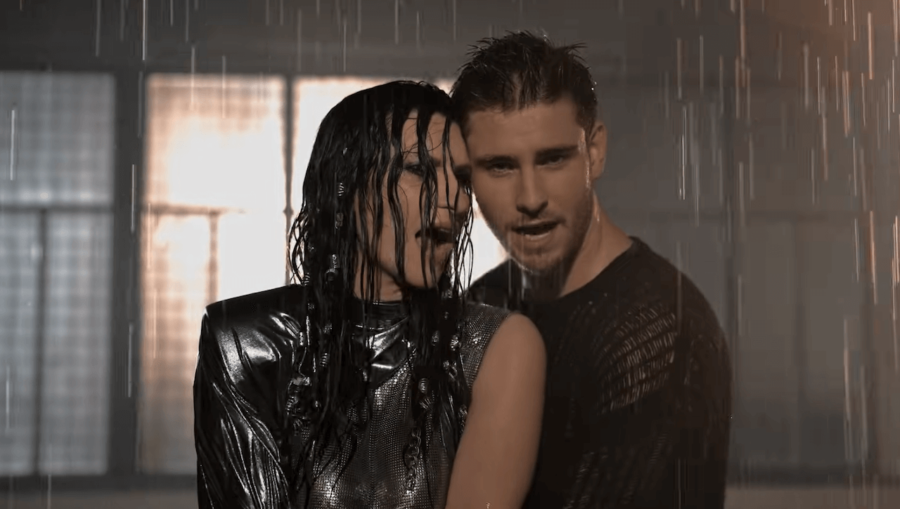 Chi è Julien Lieb, 26enne che canta in francese Due Vite di Marco Mengoni con Laura Pausini? (VIDEO) - Laura Pausini e Julien Lieb - Gay.it