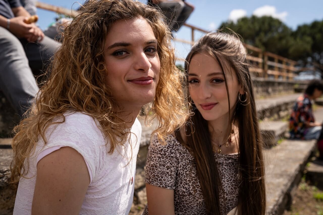 Chi è Salvatore Cominale / Sasi: giovane attricə queer che interpreta Mario Rescigno nella fiction La Preside - Salvatore Cominale Brunella Cacciuni - Gay.it