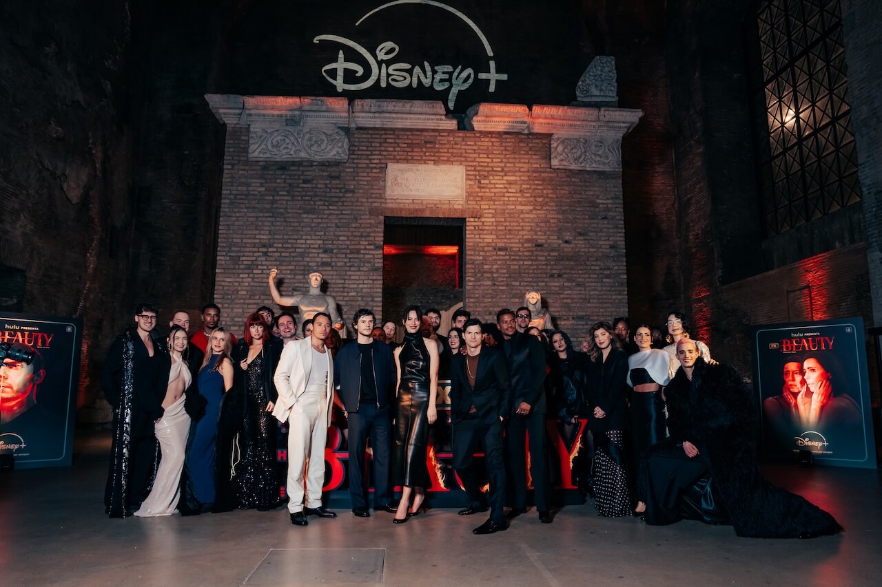 The Beauty, "la bellezza è sofferenza" nella nuova serie (body)horror di Ryan Murphy - TheBeauty RomePremiere AnthonyRamos EvanPeters RebeccaHall AshtonKutcher JeremyPope GiuliaParmigianiPH 096 - Gay.it
