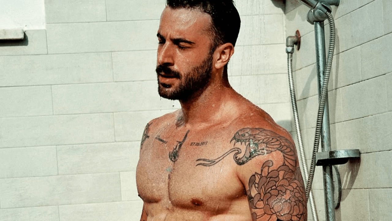 “Sono omosessuale e ho sposato Veronica Peparini per vincere Amici”, Andreas Muller risponde in maniera perfetta agli hater online – VIDEO