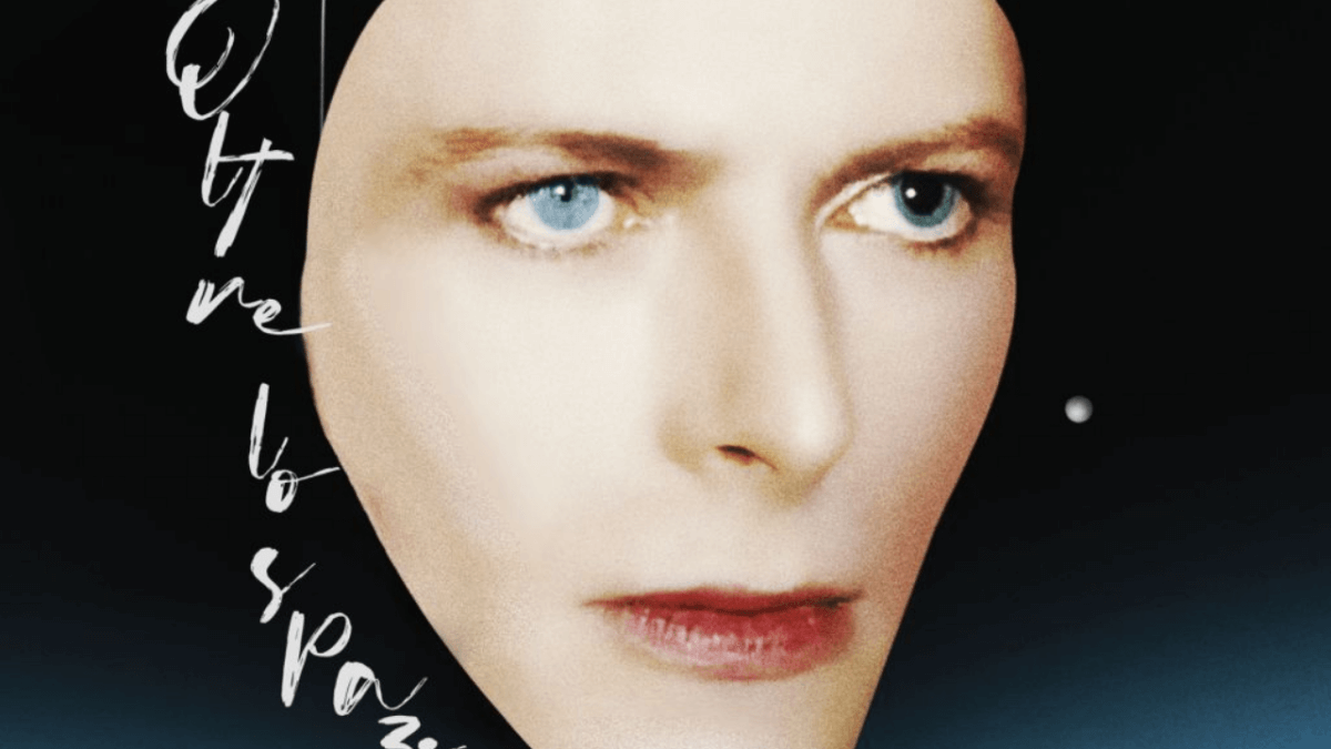 Dieci anni senza David Bowie: la nuova biografia di Paul Morley sull’artista in perenne metamorfosi