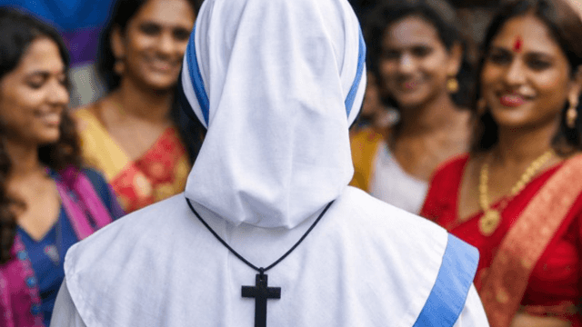 India, la suora cattolica che salva le persone Hijra e LGBTQIA+ rifiutate dalla società - india foto ia - Gay.it