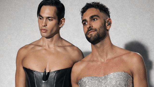 Mahmood e Marco Mengoni in corsetto