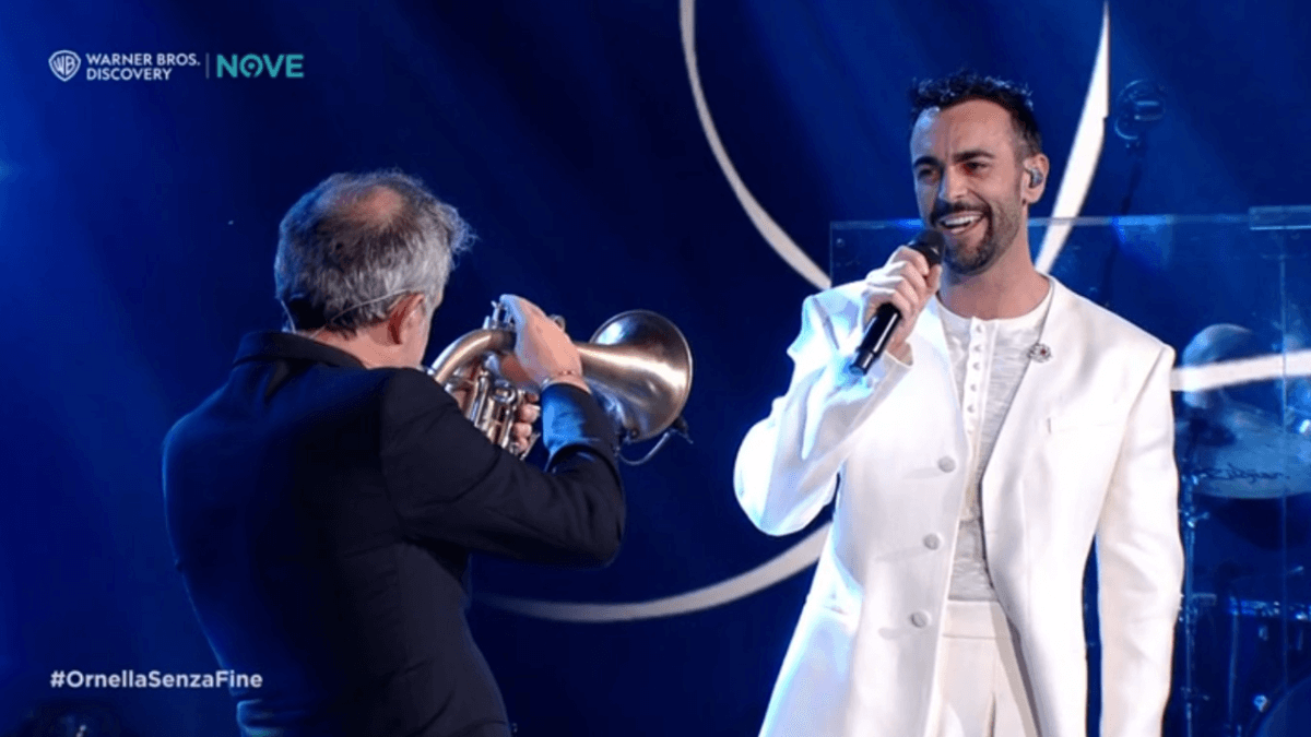 Mengoni omaggia Ornella Vanoni a Che tempo che fa: la Rai di TeleMeloni sotto “attacco” dei social per il mancato tributo – VIDEO