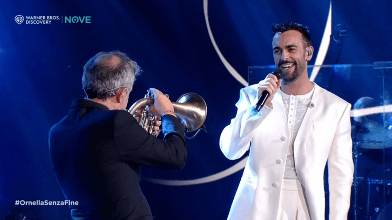 Mengoni omaggia Ornella Vanoni a Che tempo che fa: la Rai di TeleMeloni sotto “attacco” dei social per il mancato tributo – VIDEO