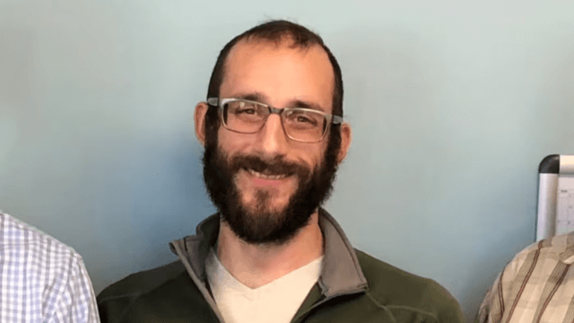 Chi era Alex Pretti, l’infermiere che protestava contro l’ICE ucciso a Minneapolis: la passione per la natura e l’attivismo - pretti - Gay.it