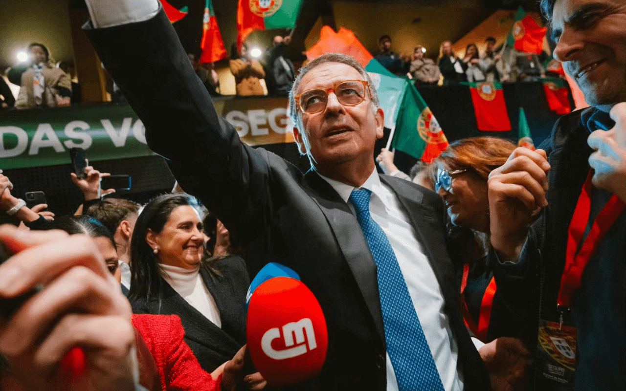 Elezioni in Portogallo: al ballottaggio il socialista Seguro e l’estrema destra di Ventura, i diritti civili al centro della sfida - seguro - Gay.it