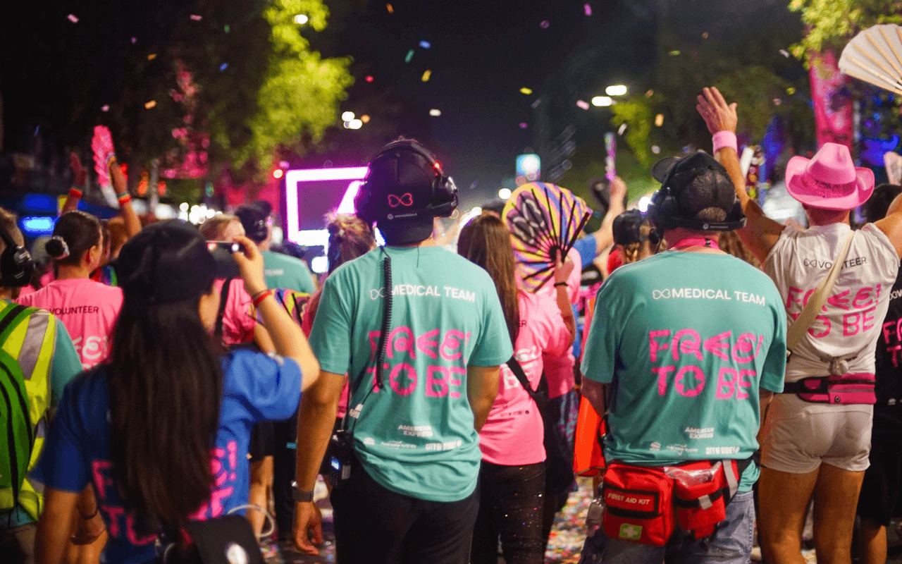 Sydney Gay and Lesbian Mardi Gras 2026: dal 13 febbraio all’1 marzo, oltre 80 eventi tra orgoglio, cultura e resistenza queer - volontari - Gay.it