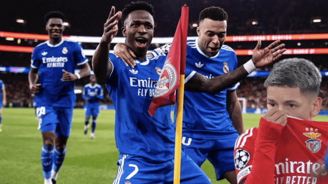 Benfica-Real, è caos in campo tra Prestianni e Vinicius: "Sostiene di non avergli detto scimmia ma fr*cio" (VIDEO) - Benfica Real e caos in campo tra Vinicious e Prestianni - Gay.it