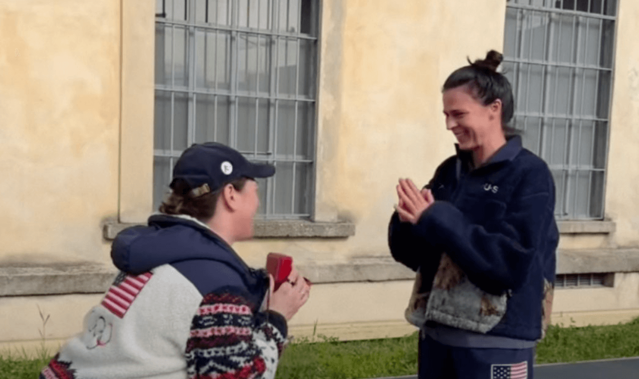 L'hockey femminile USA medaglia d'oro olimpica rifiuta l’invito di Trump al discorso sullo stato dell’Unione - Brittany Bowe e Hilary Knight si sono fidanzate alle Olimpiadi - Gay.it