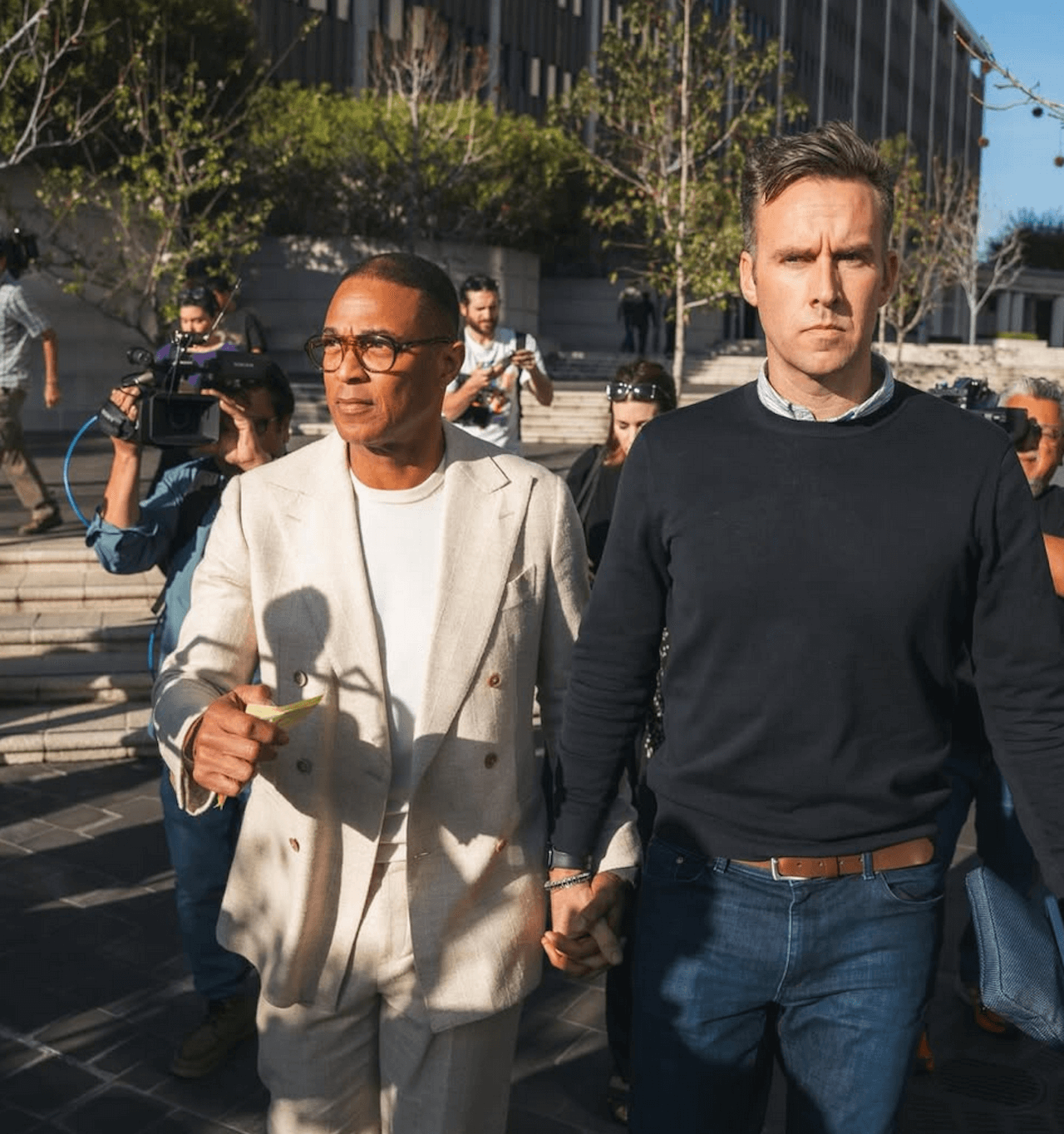 Don Lemon, il giornalista arrestato per aver documentato le violenze dell'ICE: "Non mi fermo e non mi metteranno a tacere" (VIDEO) - Don Lemon e Tim Malone - Gay.it