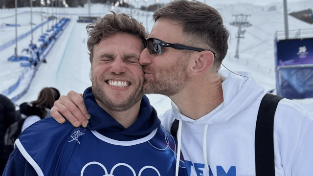 Gus Kenworthy saluta l'Olimpiade di Milano Cortina: "Grazie al mio Andrew per essere la mia calma nella tempesta" - Gus Kenworthy saluta lOlimpiade di Milano Cortina - Gay.it