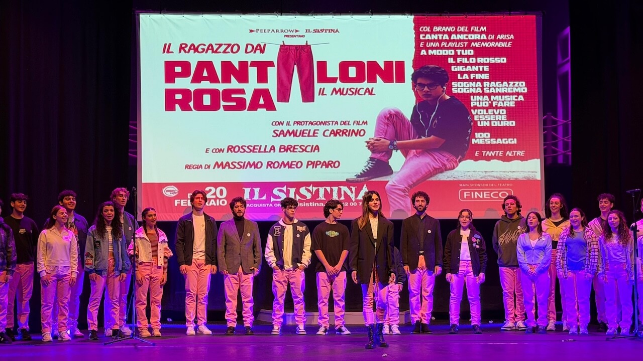 Il Ragazzo dai Pantaloni Rosa, le prime immagini dal musical con Samuele Carrino nei panni di Andrea Spezzacatena - Il ragazzo dai pantaloni rosa - Gay.it