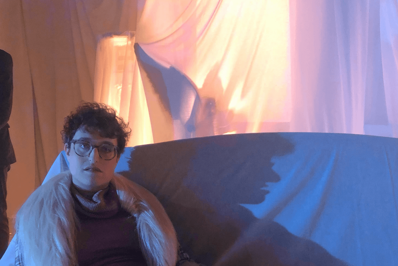 Teenage Sex and Death at Camp Miasma, prime immagini dall'horror queer con Gillian Anderson e Hannah Einbinder (VIDEO) - Jane Schoenbrun - Gay.it