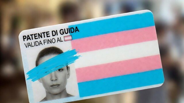 Kansas, è caos dopo l'annullamento delle patenti delle persone trans. Partono le denunce: "È incostituzionale" - Kansas e guerra alle patenti delle persone trans - Gay.it