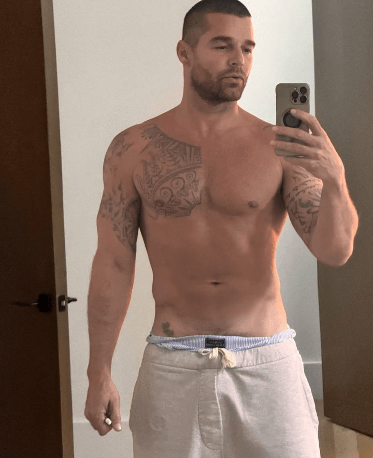 Ricky Martin, lettera aperta a Bad Bunny dopo il trionfo ai Grammy: "Grazie, ci hai insegnato che l'identità non è in vendita" - Ricky Martin - Gay.it