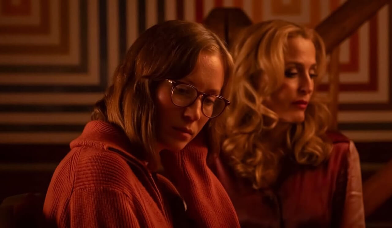 Teenage Sex and Death at Camp Miasma, prime immagini dall’horror queer con Gillian Anderson e Hannah Einbinder (VIDEO)