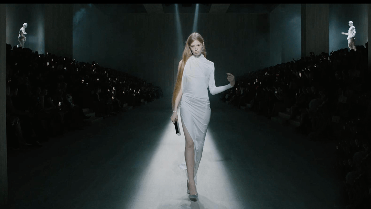 Vivian Wilson, la figlia trans ripudiata da Elon Musk, sfila per Gucci di Demna Gvasalia - Vivian Wilson Gucci Ddemna 1 - Gay.it