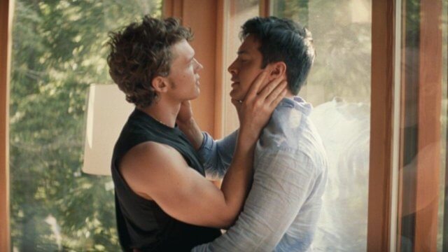 Heated Rivalry, Rachel Reid rinvia l'uscita del 7° libro causa parkinson. Intanto il cottage d'amore di Ilya e Shane si può ora affittare - cottage Heated Rivalry - Gay.it