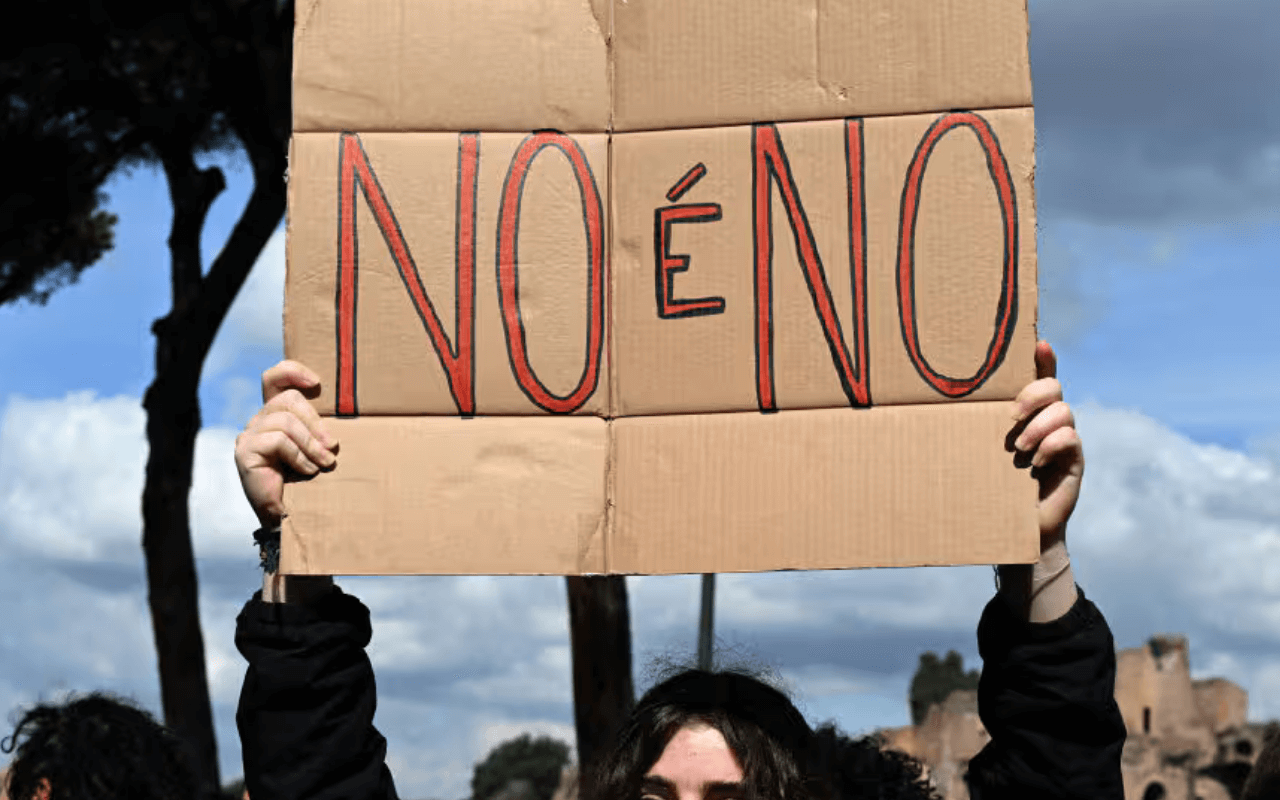 Ddl stupri, sparisce il consenso: cosa cambia. Grassadonia a Gay.it: “È una legge inaccettabile, un arretramento culturale. Nessun passo indietro” - ddl stupori consenso - Gay.it