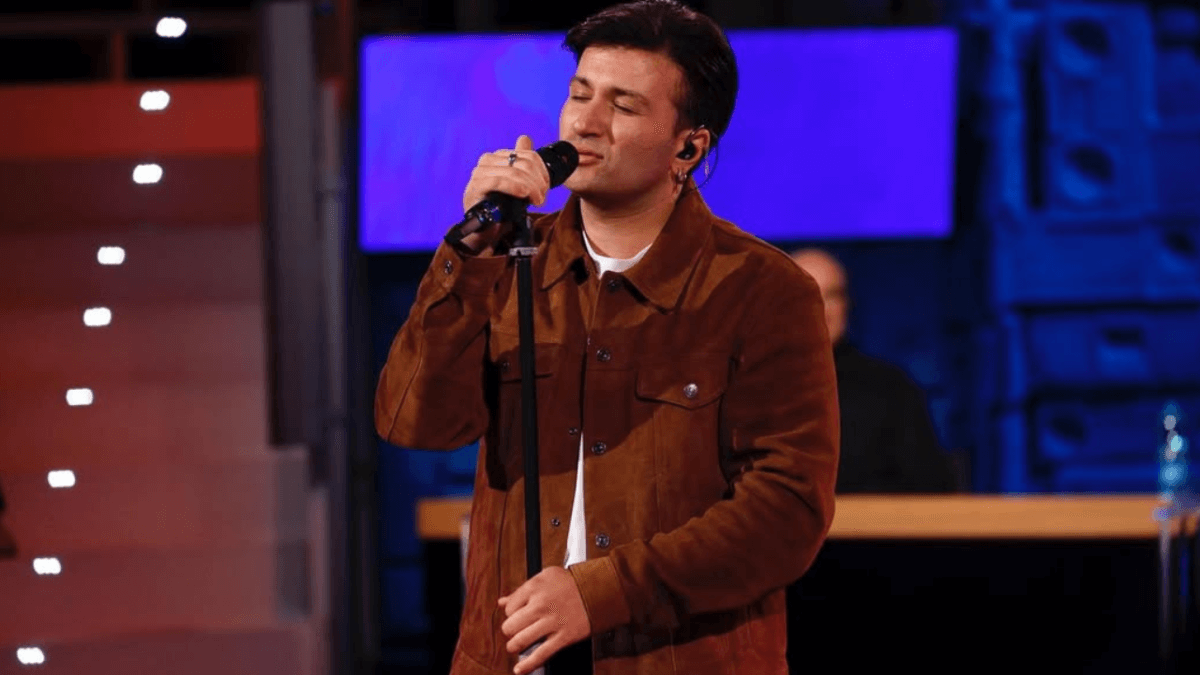 Chi è Eddie Brock a Sanremo 2026 con “Avvoltoi”: come è arrivato al Festival