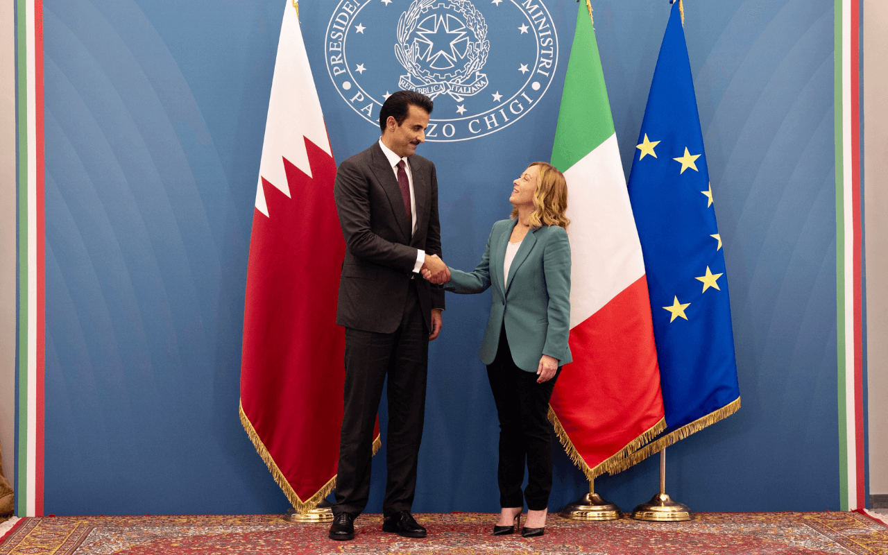 Qatar, a Doha una cittadina italiana trans è stata trattenuta 17 ore tra ingiurie, spogliazione e umiliazioni - incontro meloni emiro - Gay.it