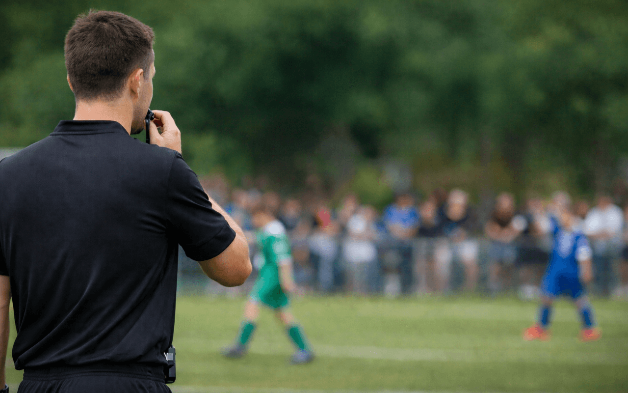Calcio, frasi omofobe all’arbitro in Liguria: multa al Levanto dopo gara Juniores
