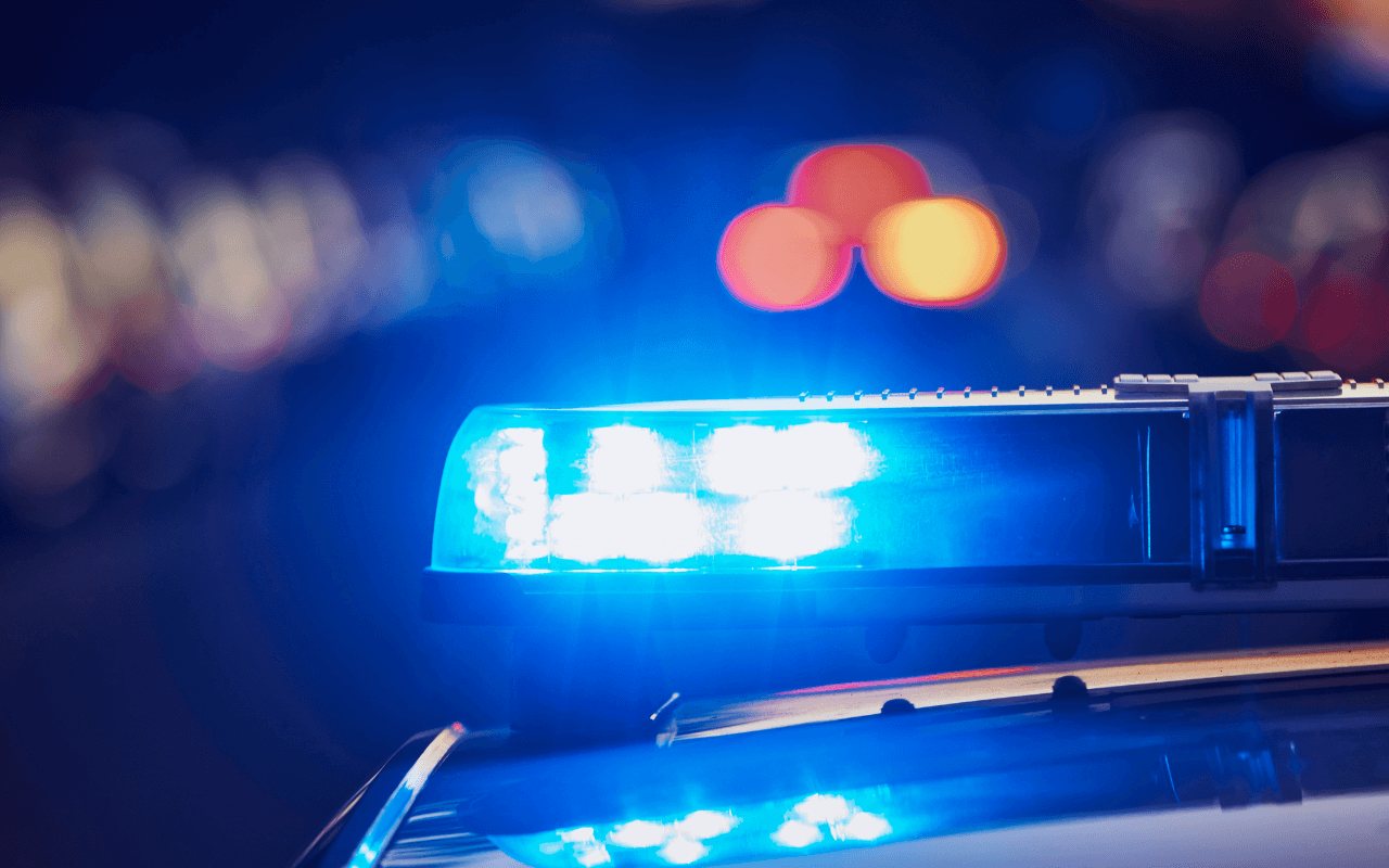 Francia, bimbo di 5 anni stuprato durante una festa chemsex: 10 uomini incriminati, il padre indagato si dichiara “vittima” - polizia - Gay.it