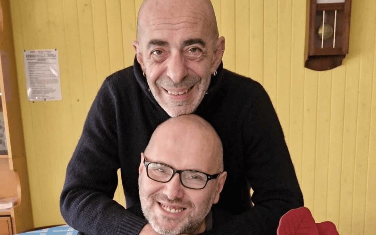 Sant’Antonino di Susa, coppia di ristoratori picchiata in trattoria: “Movente omofobo”. La replica: “Non è così”