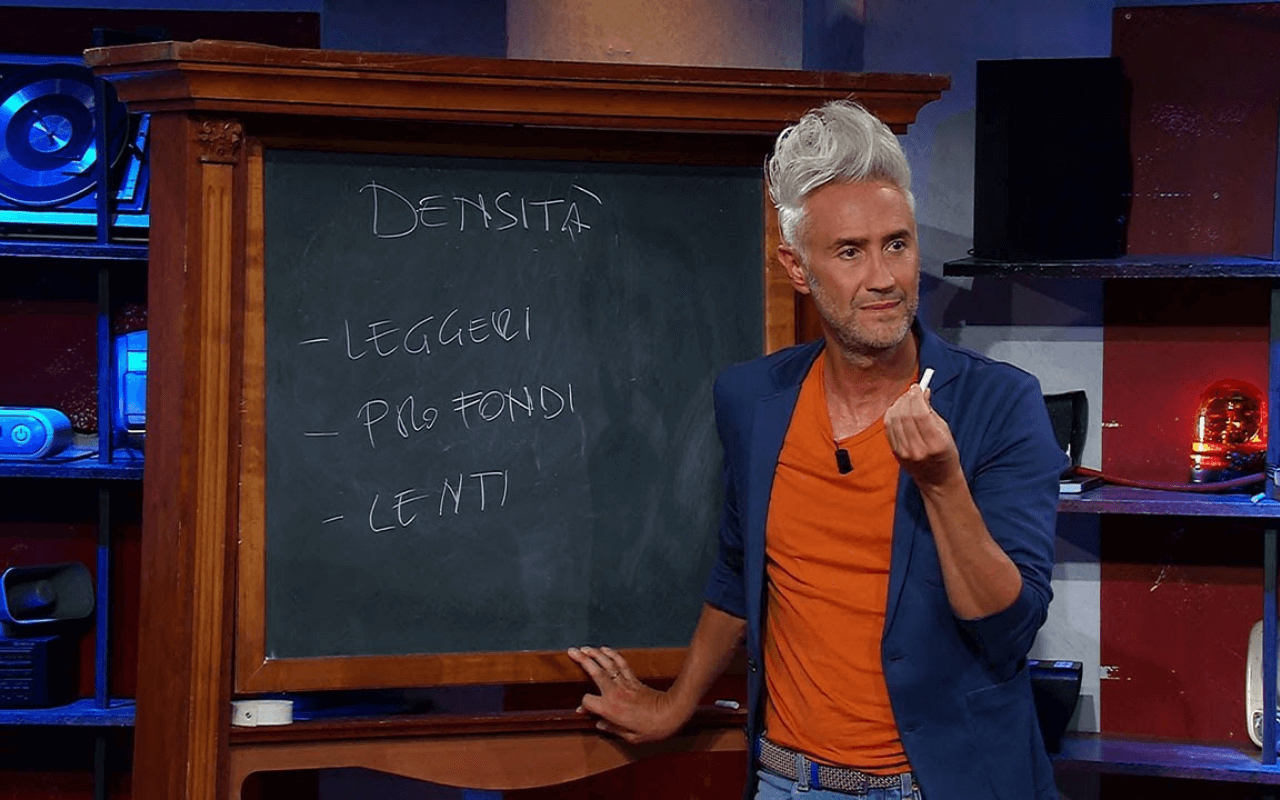 Vincenzo Schettini, un suo ex studente accusa: “In classe video per YouTube e voti legati alle reaction. Sembrava un set”
