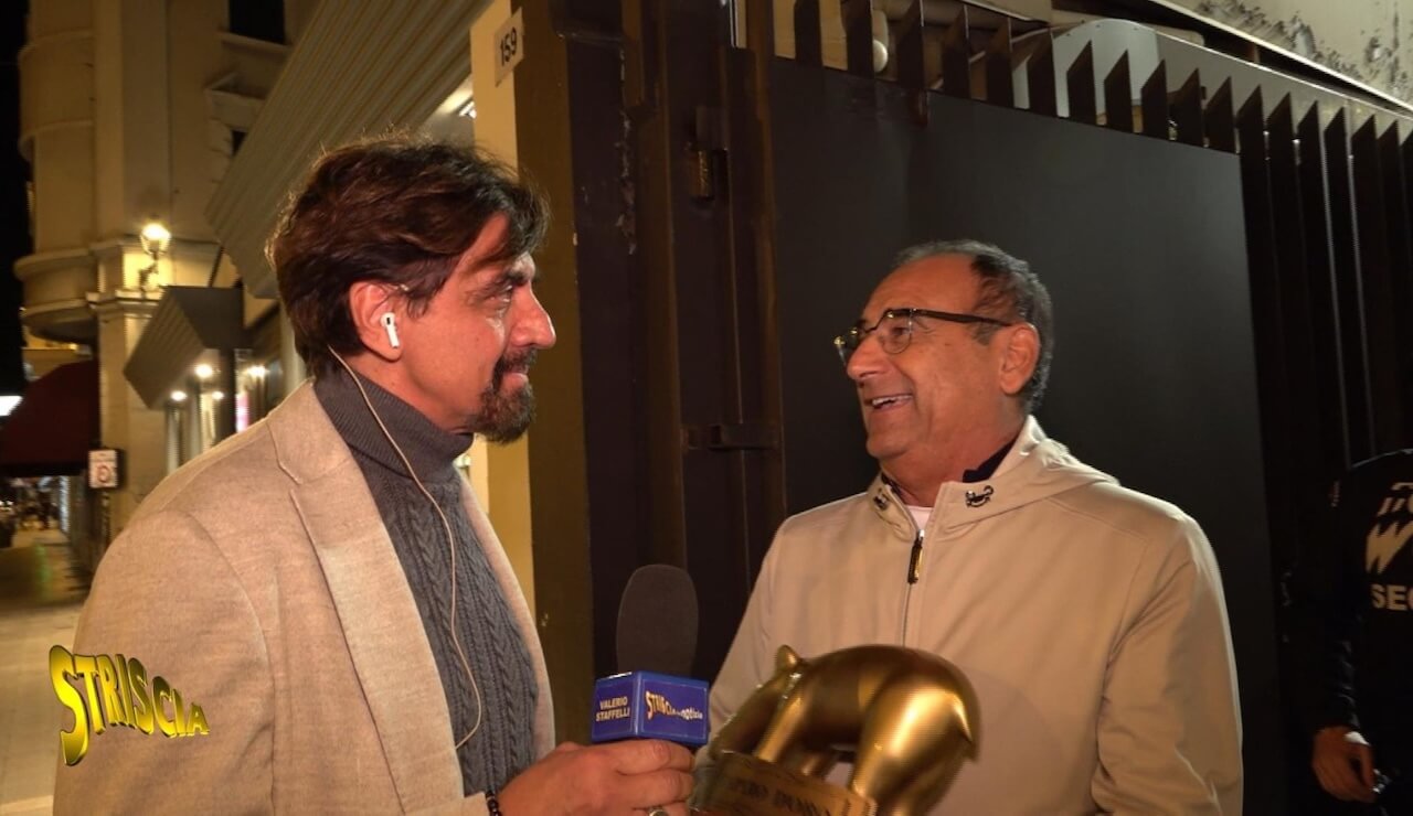 Tapiro d’Oro di Striscia la Notizia a Carlo Conti prima di Sanremo 2026 – VIDEO