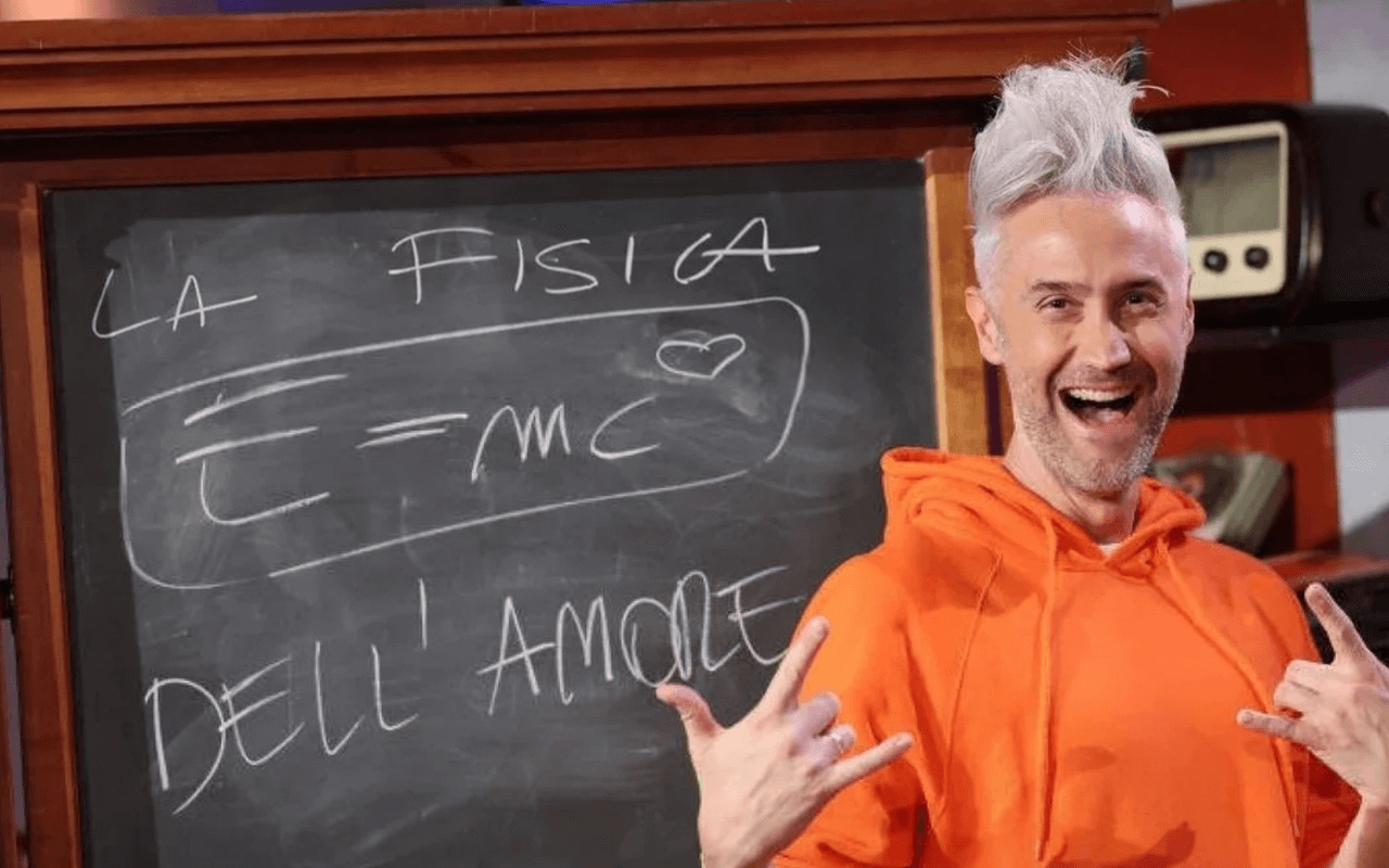 Vincenzo Schettini, un suo ex studente accusa: “In classe video per YouTube e voti legati alle reaction. Sembrava un set” - vincenzo schettini - Gay.it